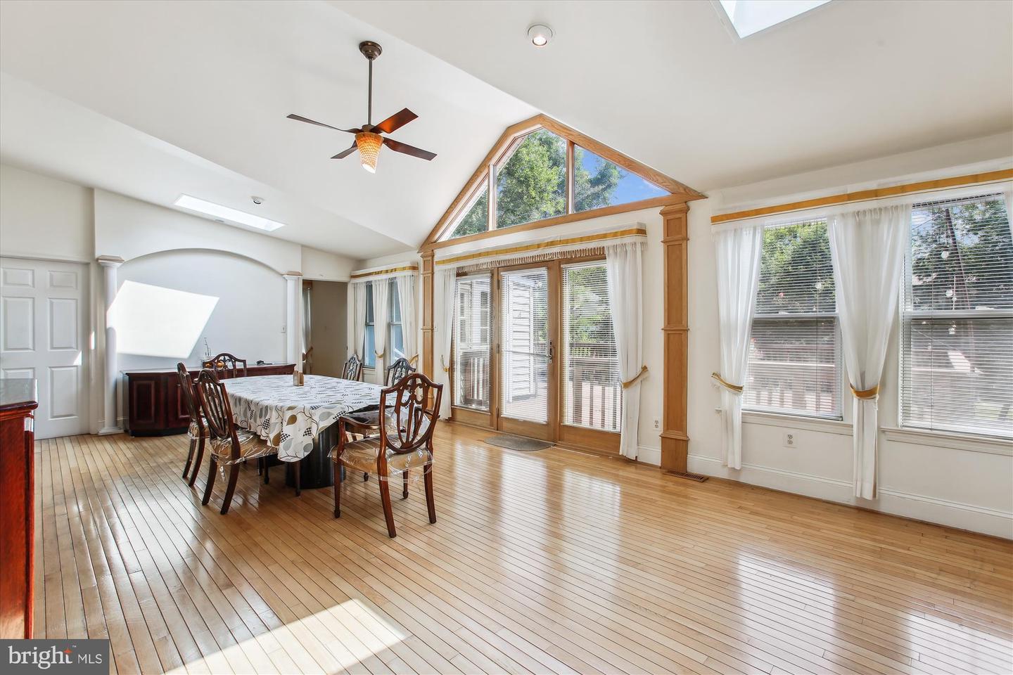 1901 GREAT FALLS ST, MCLEAN, Virginia 22101, 8 Bedrooms Bedrooms, ,5 BathroomsBathrooms,Residential,For sale,1901 GREAT FALLS ST,VAFX2244538 MLS # VAFX2244538