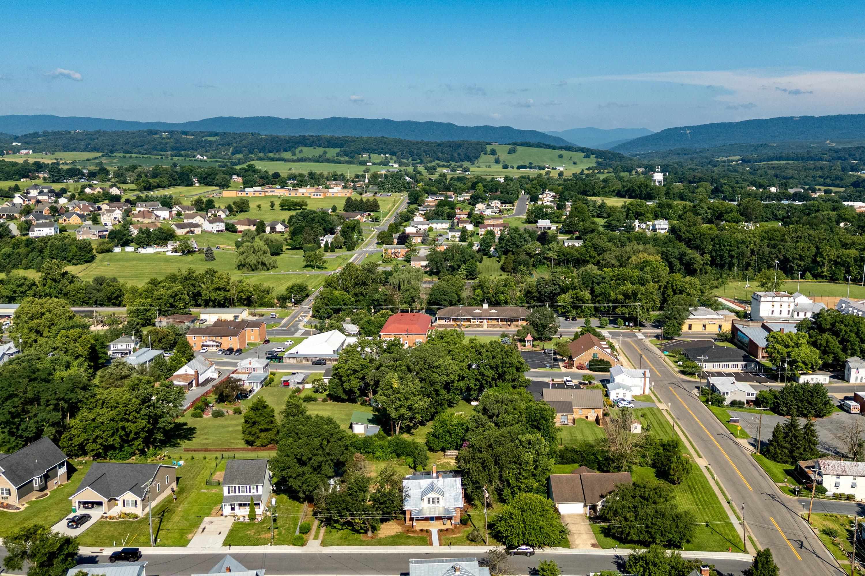 116 LINVILLE AVE, BROADWAY, Virginia 22815, 6 Bedrooms Bedrooms, ,2 BathroomsBathrooms,Residential,116 LINVILLE AVE,667325 MLS # 667325