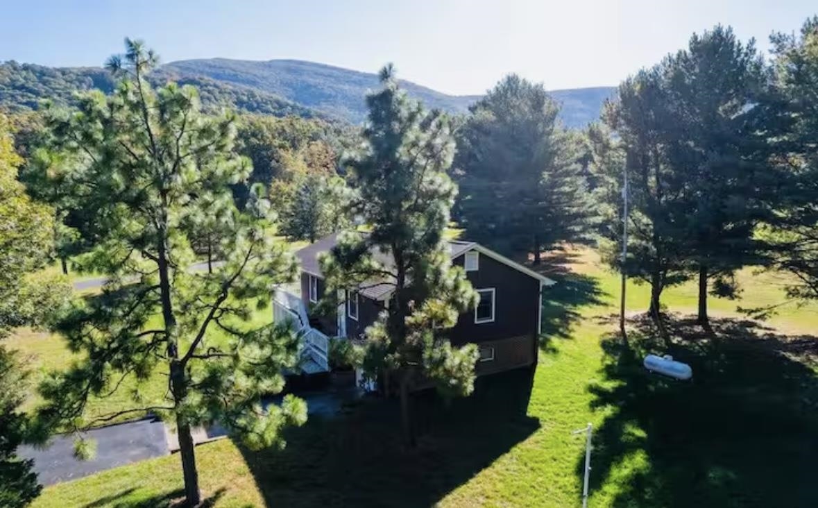 4064 PINE GROVE RD, STANLEY, Virginia 22851, 3 Bedrooms Bedrooms, ,2 BathroomsBathrooms,Residential,YoYos Cabin,4064 PINE GROVE RD,667330 MLS # 667330