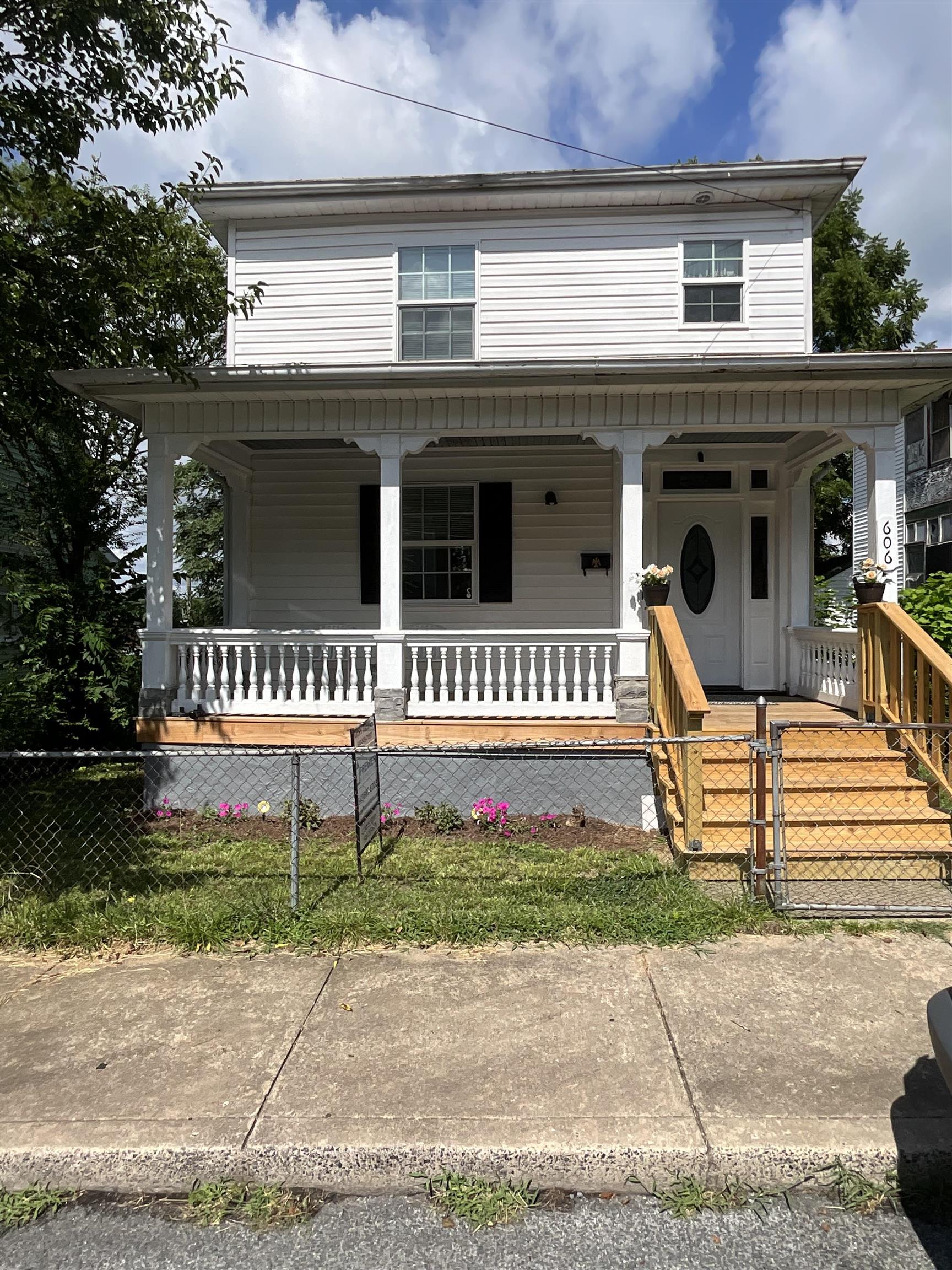 606 WINTHROP ST, STAUNTON, Virginia 24401, 3 Bedrooms Bedrooms, ,1 BathroomBathrooms,Residential,606 WINTHROP ST,667333 MLS # 667333