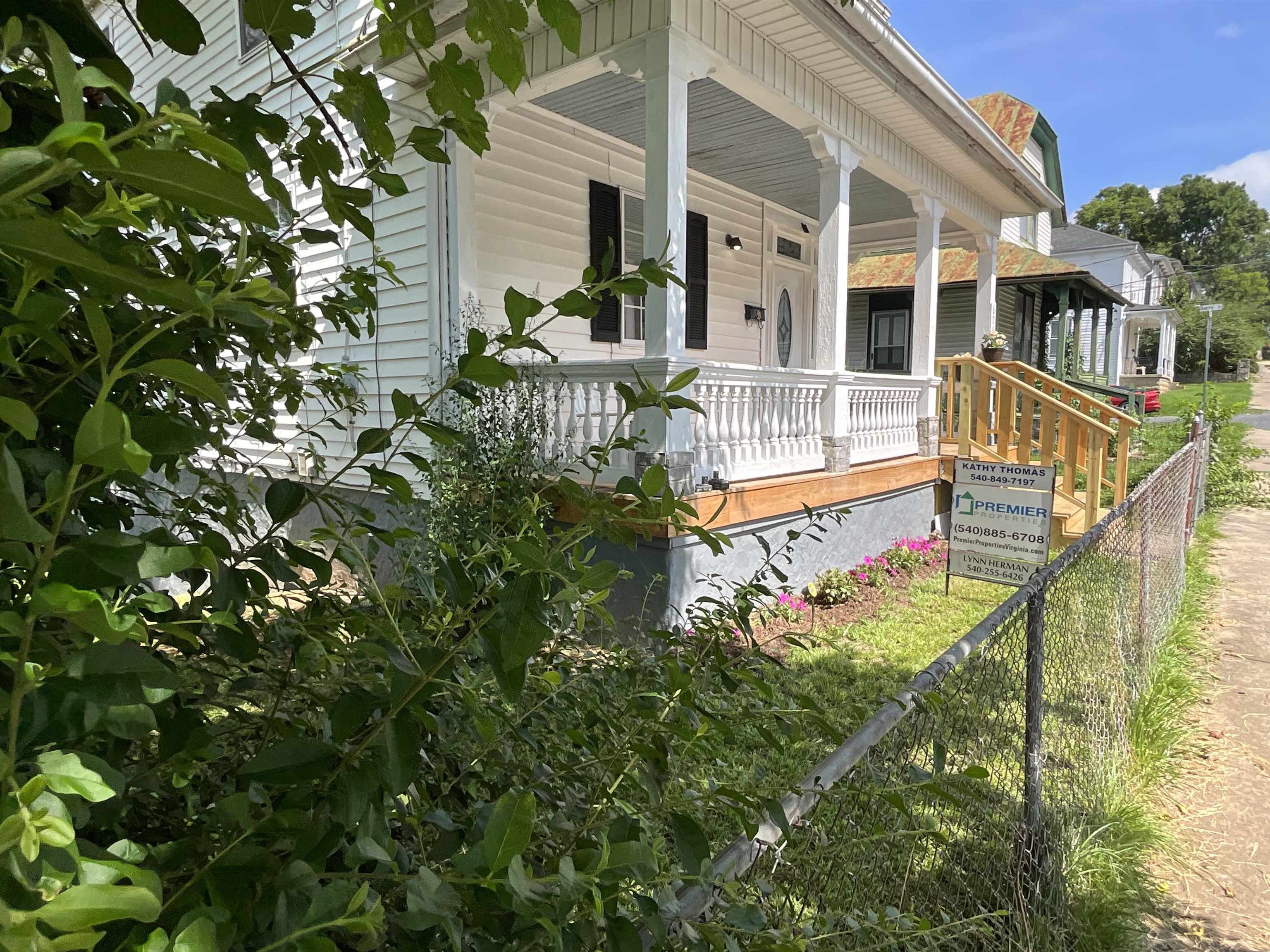606 WINTHROP ST, STAUNTON, Virginia 24401, 3 Bedrooms Bedrooms, ,1 BathroomBathrooms,Residential,606 WINTHROP ST,667333 MLS # 667333