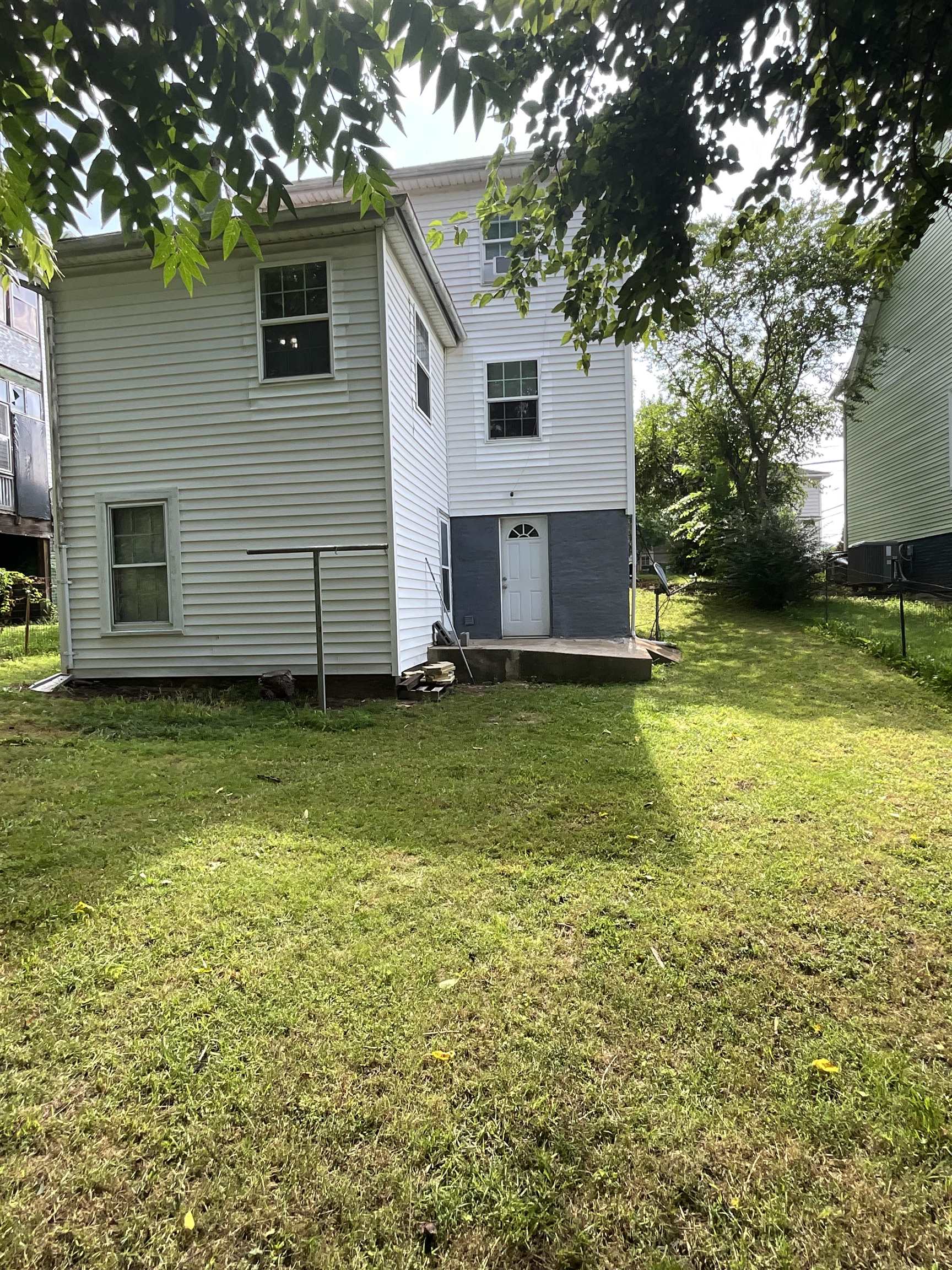 606 WINTHROP ST, STAUNTON, Virginia 24401, 3 Bedrooms Bedrooms, ,1 BathroomBathrooms,Residential,606 WINTHROP ST,667333 MLS # 667333