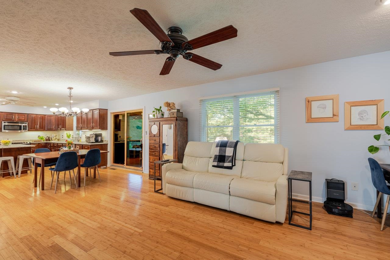 3237 ARROWHEAD RD, ROCKINGHAM, Virginia 22801, 6 Bedrooms Bedrooms, ,3 BathroomsBathrooms,Residential,3237 ARROWHEAD RD,667335 MLS # 667335