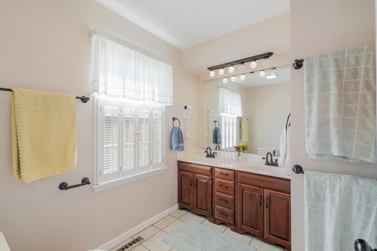 3237 ARROWHEAD RD, ROCKINGHAM, Virginia 22801, 6 Bedrooms Bedrooms, ,3 BathroomsBathrooms,Residential,3237 ARROWHEAD RD,667335 MLS # 667335