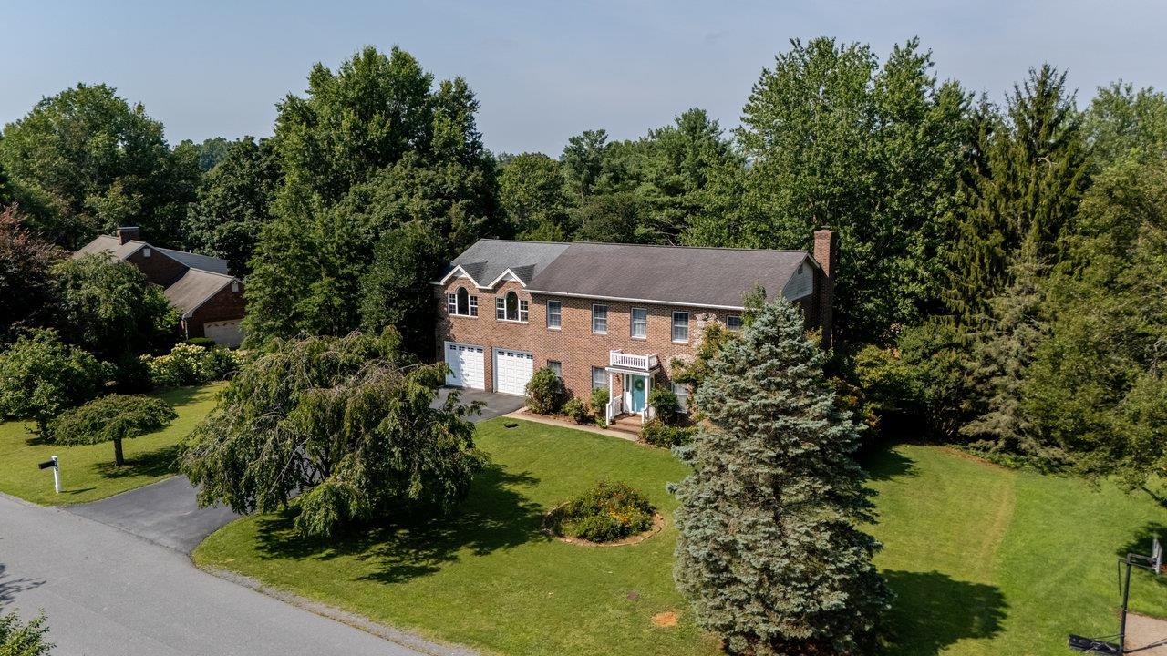 3237 ARROWHEAD RD, ROCKINGHAM, Virginia 22801, 6 Bedrooms Bedrooms, ,3 BathroomsBathrooms,Residential,3237 ARROWHEAD RD,667335 MLS # 667335