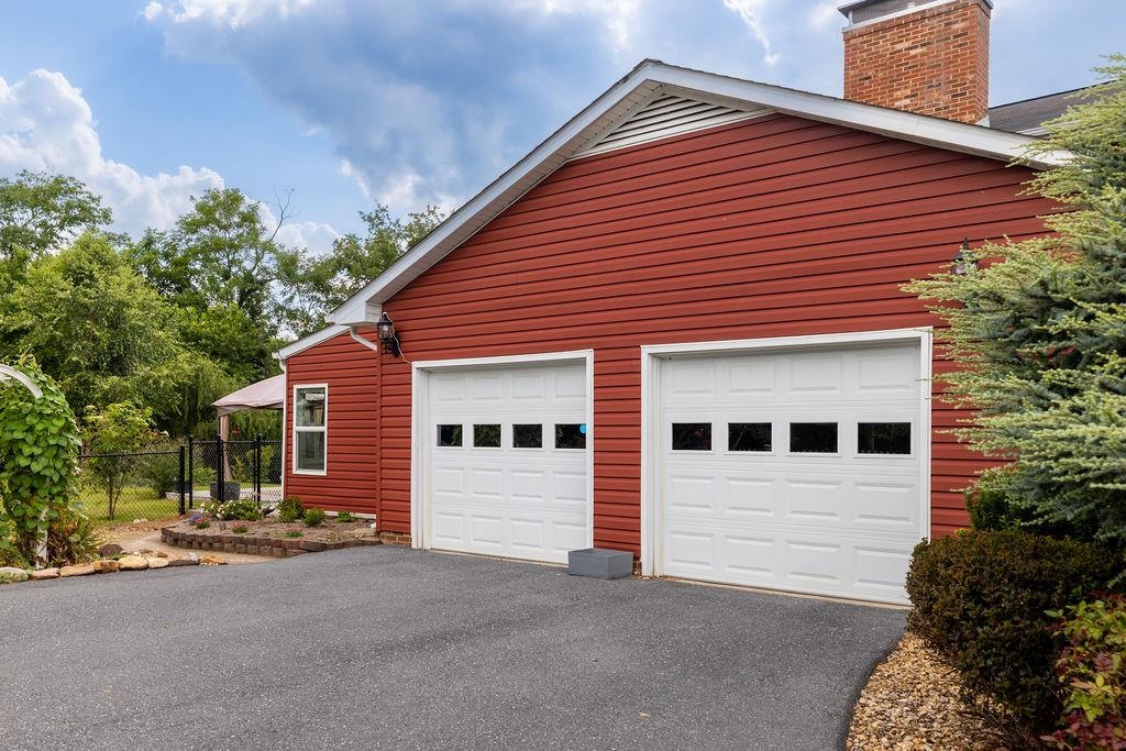 2073 HOWARDSVILLE TPKE, LYNDHURST, Virginia 22952, 3 Bedrooms Bedrooms, ,3 BathroomsBathrooms,Residential,2073 HOWARDSVILLE TPKE,667338 MLS # 667338