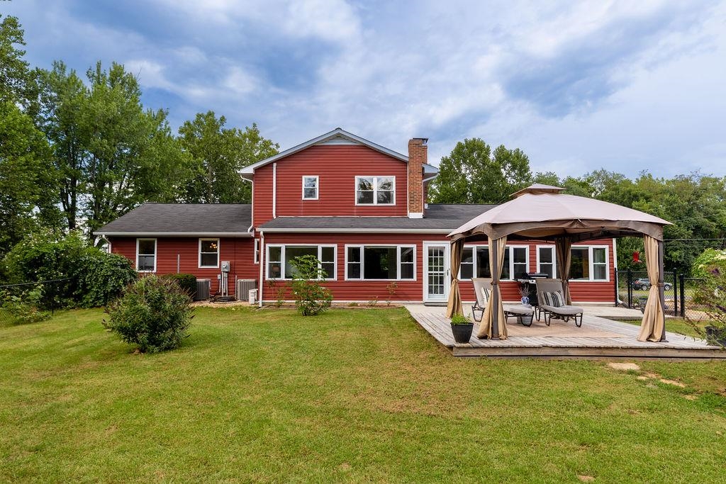 2073 HOWARDSVILLE TPKE, LYNDHURST, Virginia 22952, 3 Bedrooms Bedrooms, ,3 BathroomsBathrooms,Residential,2073 HOWARDSVILLE TPKE,667338 MLS # 667338
