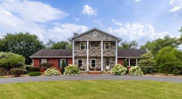 2073 HOWARDSVILLE TPKE, LYNDHURST, Virginia 22952, 3 Bedrooms Bedrooms, ,3 BathroomsBathrooms,Residential,2073 HOWARDSVILLE TPKE,667338 MLS # 667338