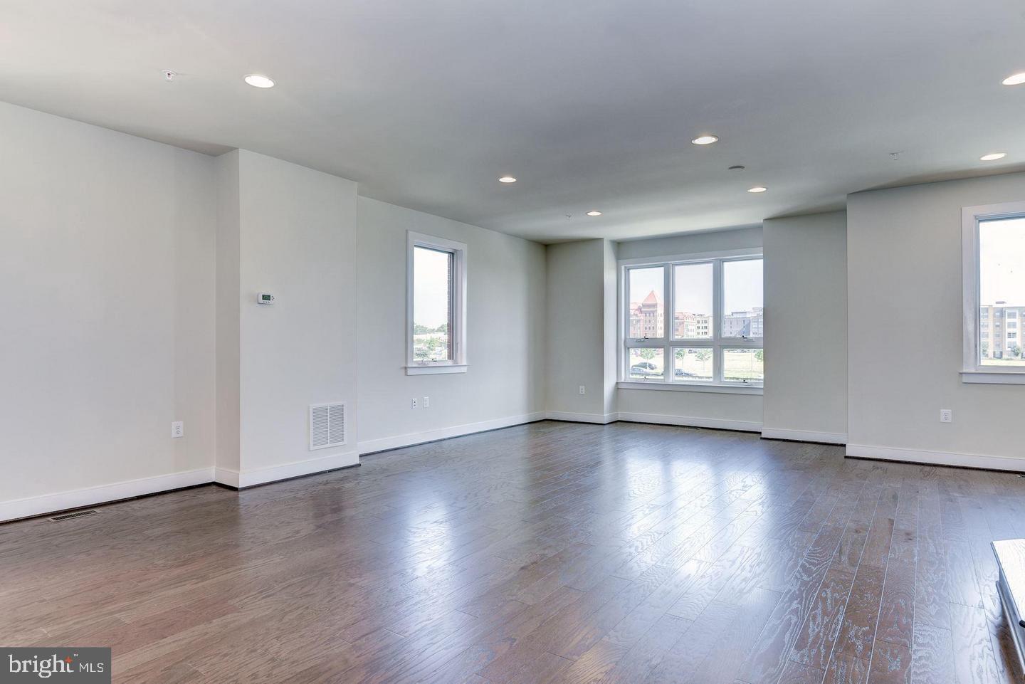 1820 POTOMAC AVE, ALEXANDRIA, Virginia 22301, 3 Bedrooms Bedrooms, ,4 BathroomsBathrooms,Residential,For sale,1820 POTOMAC AVE,VAAX2047308 MLS # VAAX2047308
