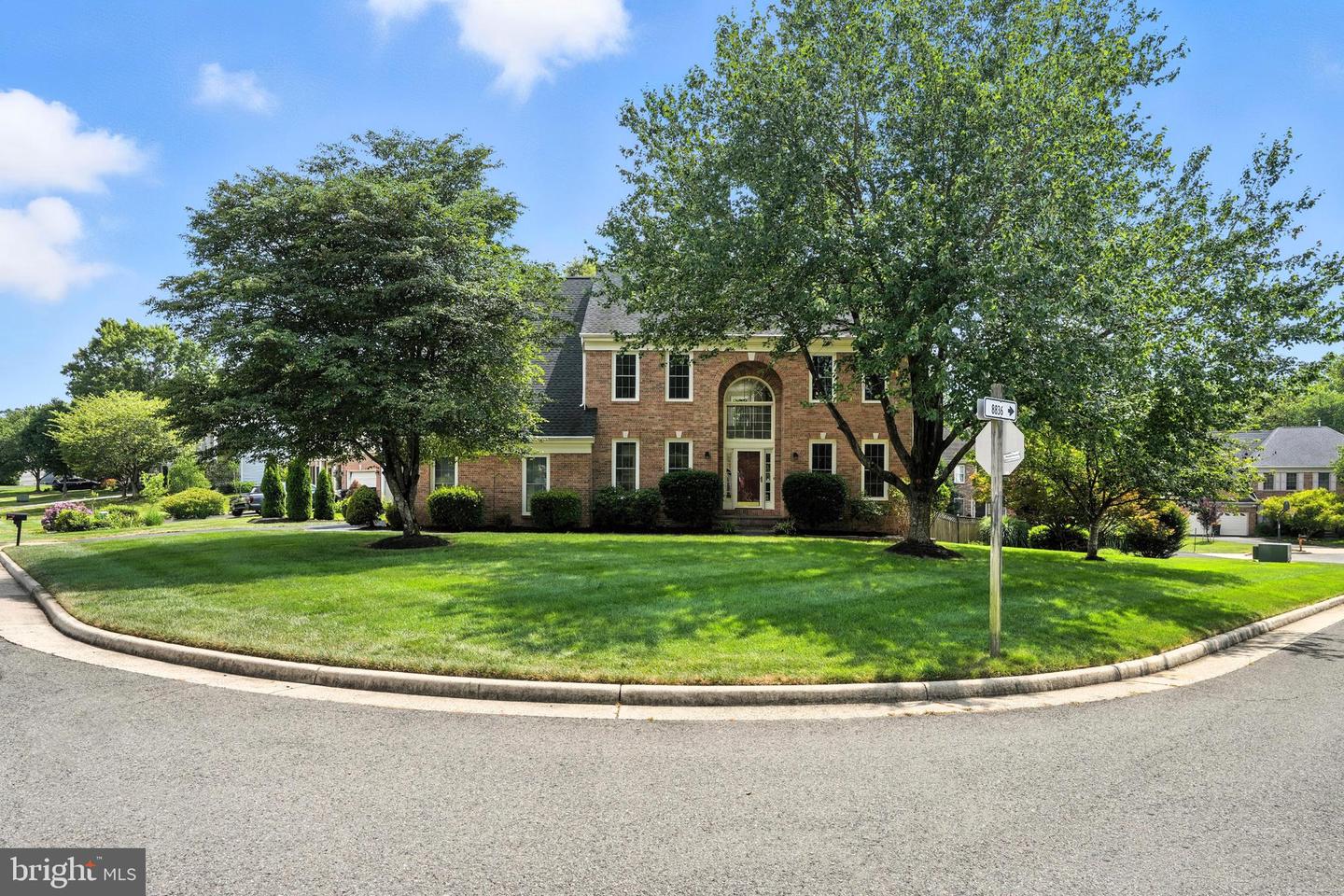 4914 EDGE ROCK DR, CHANTILLY, Virginia 20151, 4 Bedrooms Bedrooms, ,3 BathroomsBathrooms,Residential,For sale,4914 EDGE ROCK DR,VAFX2255094 MLS # VAFX2255094
