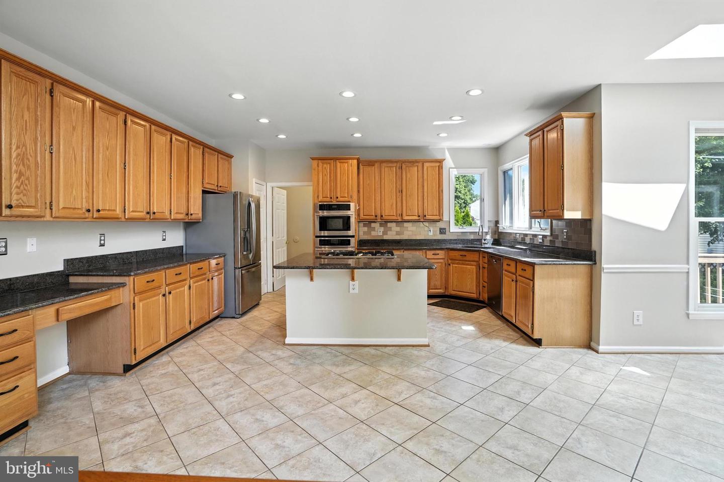 4914 EDGE ROCK DR, CHANTILLY, Virginia 20151, 4 Bedrooms Bedrooms, ,3 BathroomsBathrooms,Residential,For sale,4914 EDGE ROCK DR,VAFX2255094 MLS # VAFX2255094