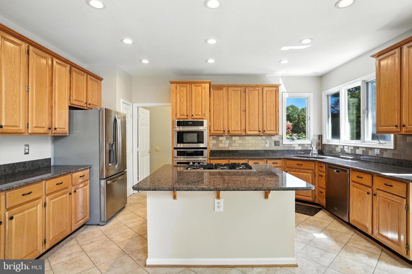 4914 EDGE ROCK DR, CHANTILLY, Virginia 20151, 4 Bedrooms Bedrooms, ,3 BathroomsBathrooms,Residential,For sale,4914 EDGE ROCK DR,VAFX2255094 MLS # VAFX2255094