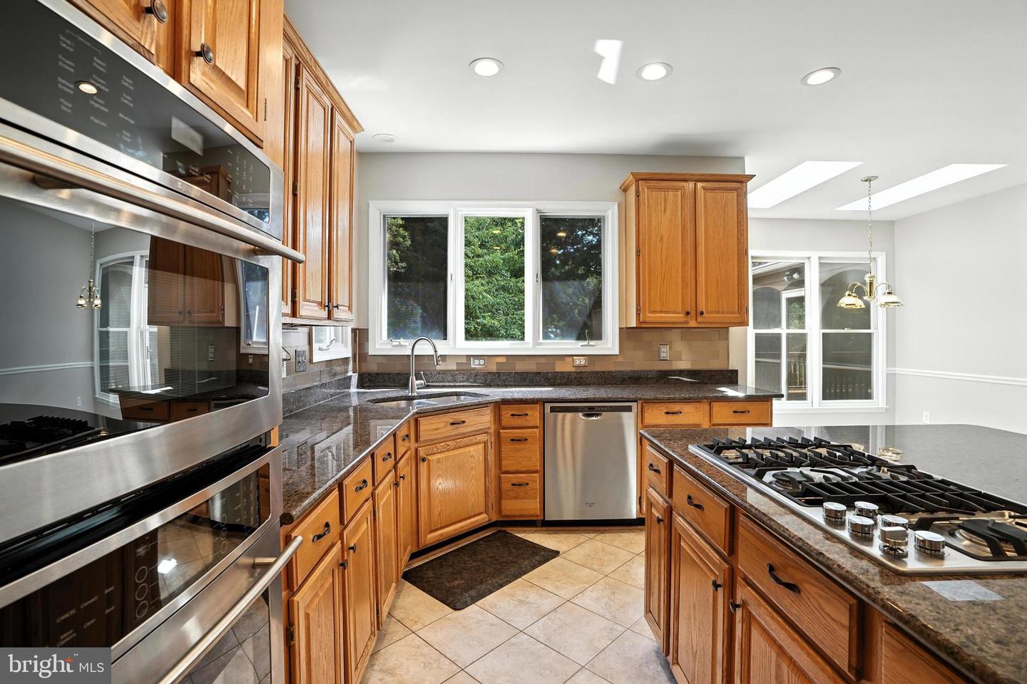 4914 EDGE ROCK DR, CHANTILLY, Virginia 20151, 4 Bedrooms Bedrooms, ,3 BathroomsBathrooms,Residential,For sale,4914 EDGE ROCK DR,VAFX2255094 MLS # VAFX2255094