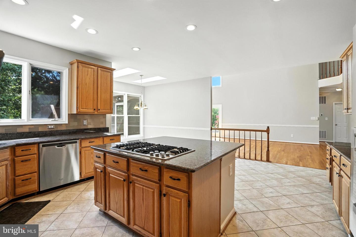 4914 EDGE ROCK DR, CHANTILLY, Virginia 20151, 4 Bedrooms Bedrooms, ,3 BathroomsBathrooms,Residential,For sale,4914 EDGE ROCK DR,VAFX2255094 MLS # VAFX2255094