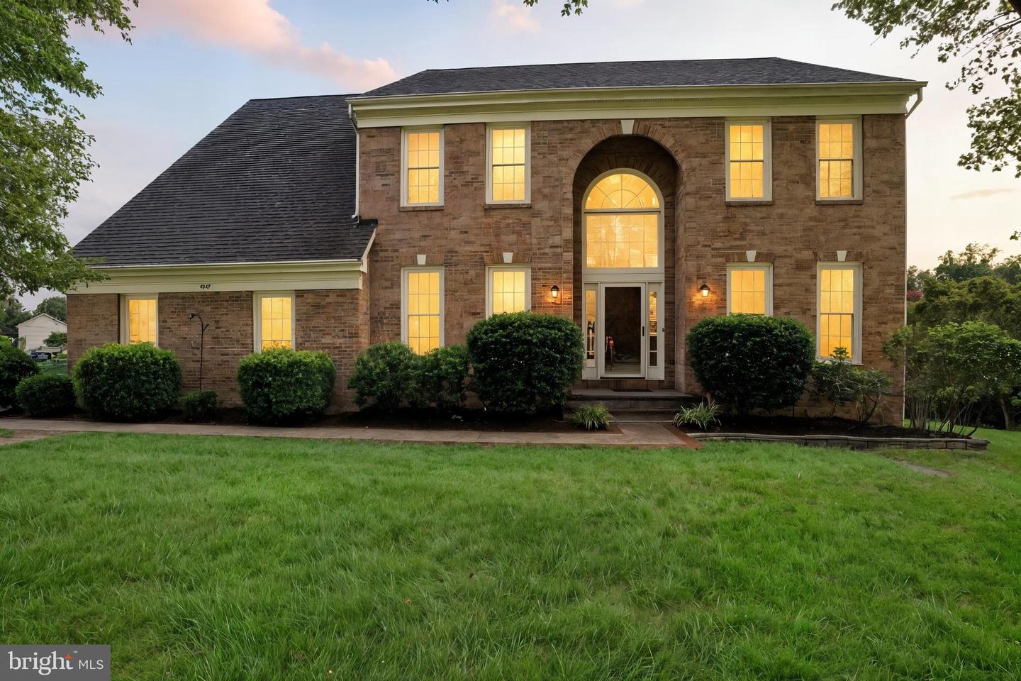4914 EDGE ROCK DR, CHANTILLY, Virginia 20151, 4 Bedrooms Bedrooms, ,3 BathroomsBathrooms,Residential,For sale,4914 EDGE ROCK DR,VAFX2255094 MLS # VAFX2255094
