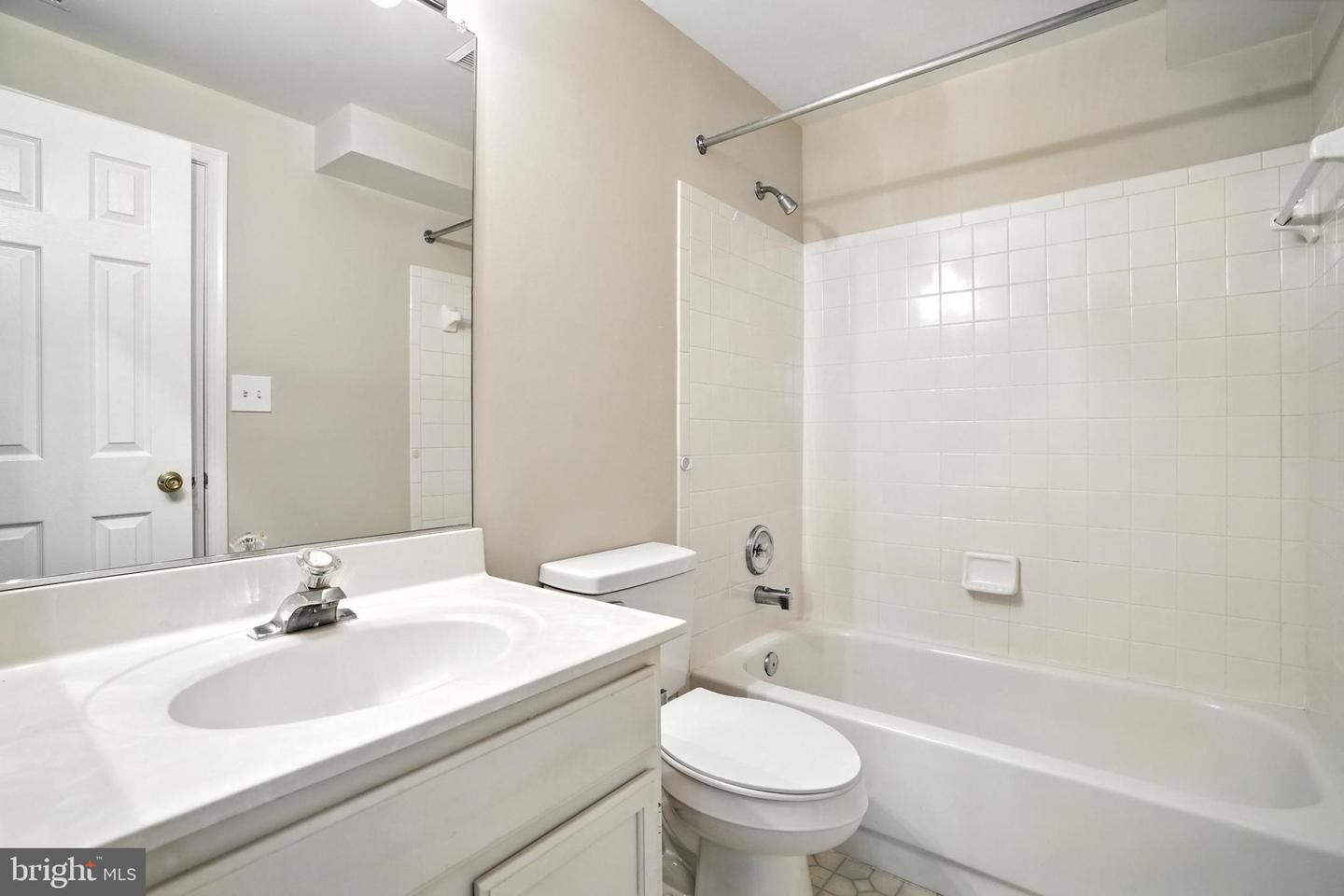 4914 EDGE ROCK DR, CHANTILLY, Virginia 20151, 4 Bedrooms Bedrooms, ,3 BathroomsBathrooms,Residential,For sale,4914 EDGE ROCK DR,VAFX2255094 MLS # VAFX2255094