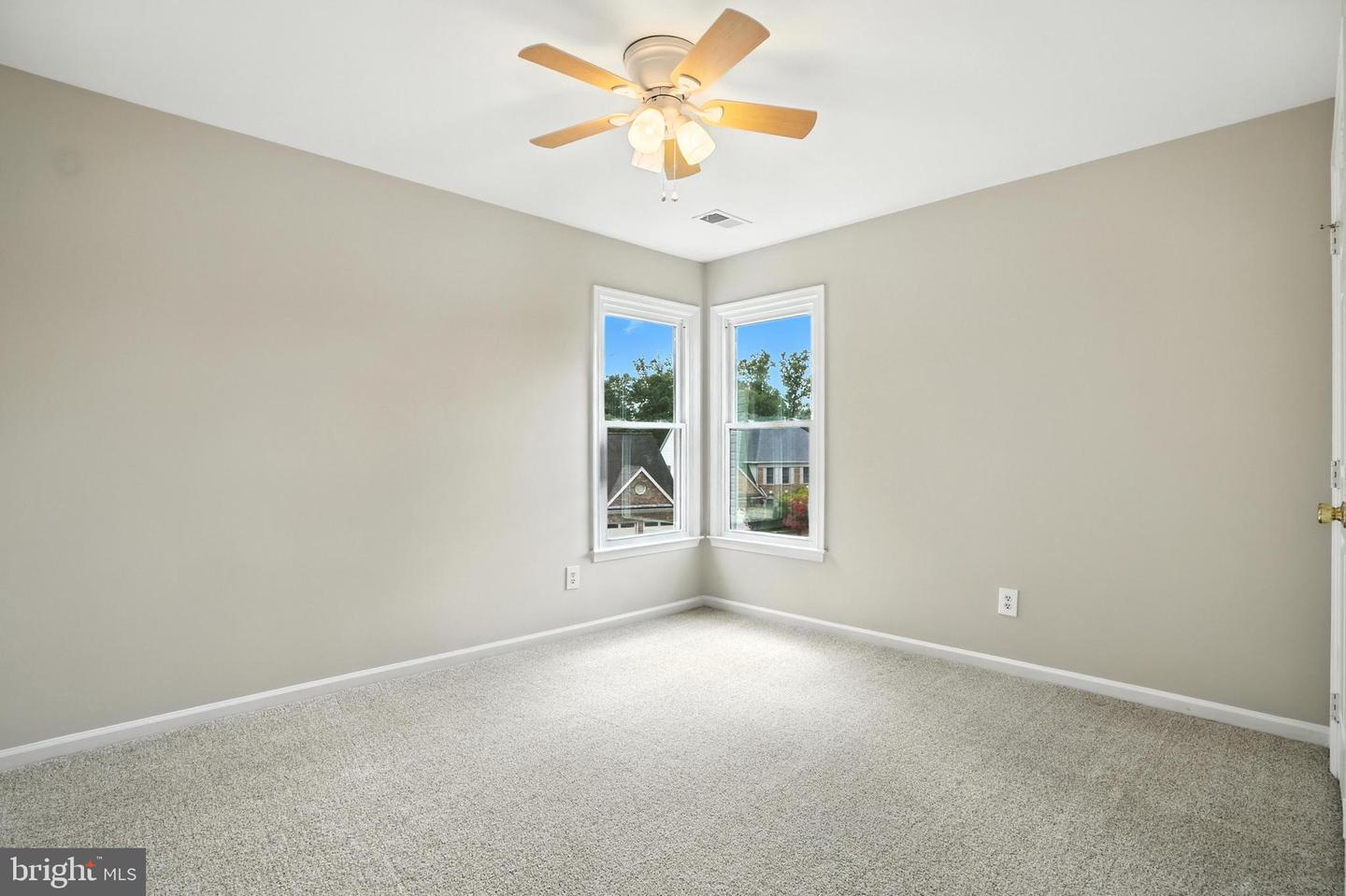 4914 EDGE ROCK DR, CHANTILLY, Virginia 20151, 4 Bedrooms Bedrooms, ,3 BathroomsBathrooms,Residential,For sale,4914 EDGE ROCK DR,VAFX2255094 MLS # VAFX2255094