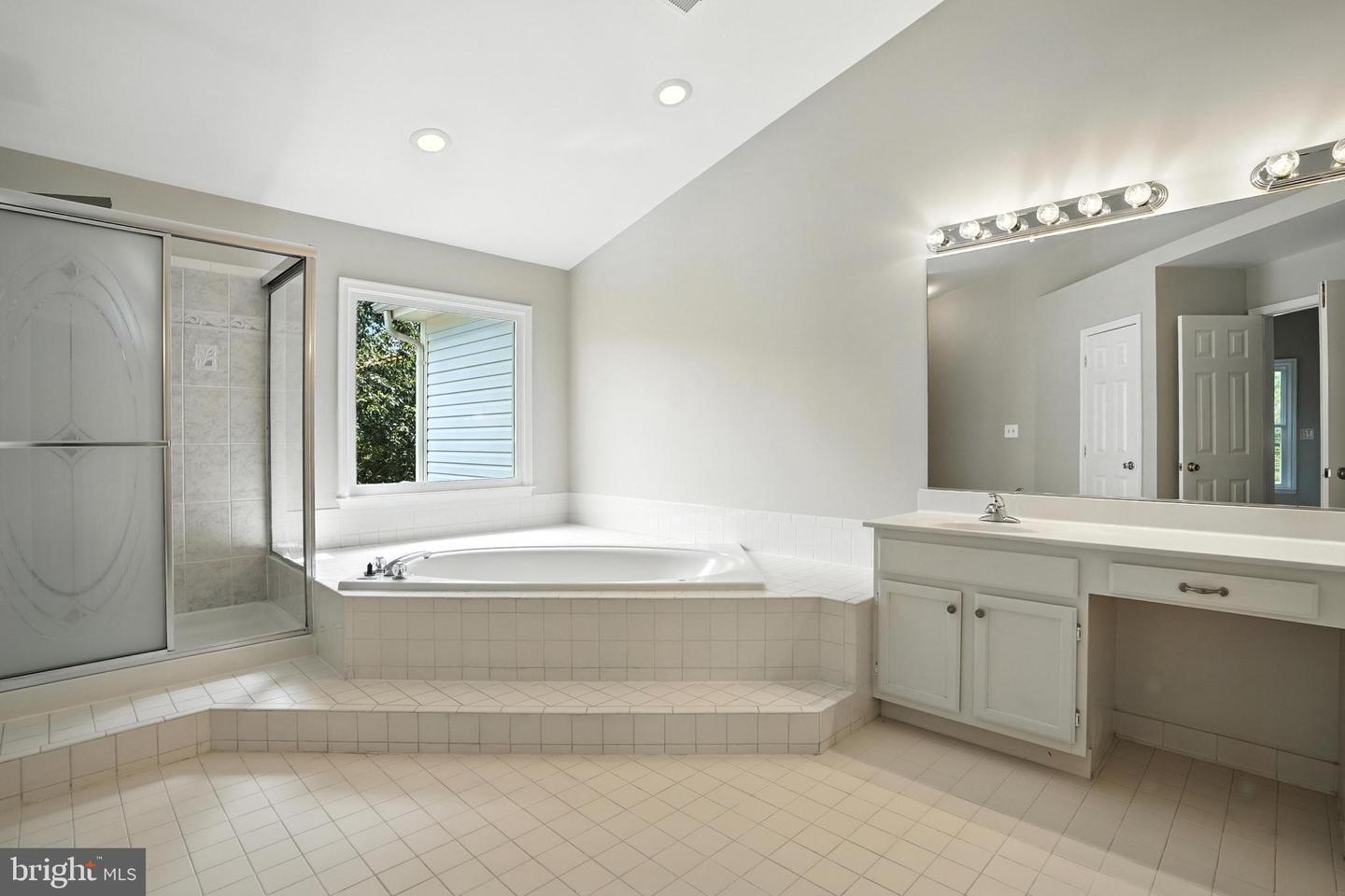 4914 EDGE ROCK DR, CHANTILLY, Virginia 20151, 4 Bedrooms Bedrooms, ,3 BathroomsBathrooms,Residential,For sale,4914 EDGE ROCK DR,VAFX2255094 MLS # VAFX2255094
