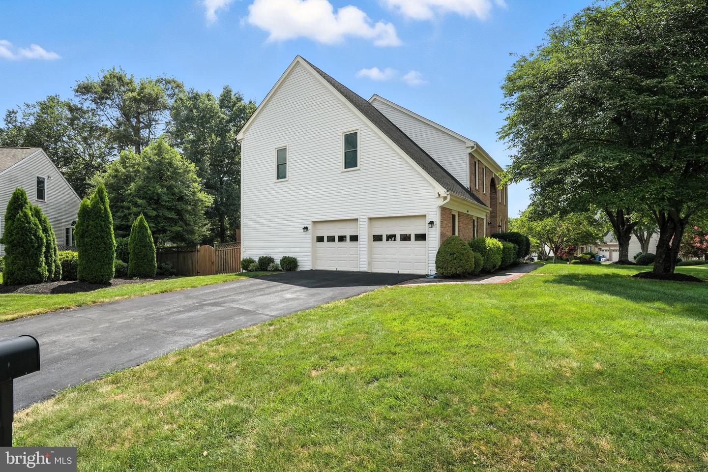 4914 EDGE ROCK DR, CHANTILLY, Virginia 20151, 4 Bedrooms Bedrooms, ,3 BathroomsBathrooms,Residential,For sale,4914 EDGE ROCK DR,VAFX2255094 MLS # VAFX2255094