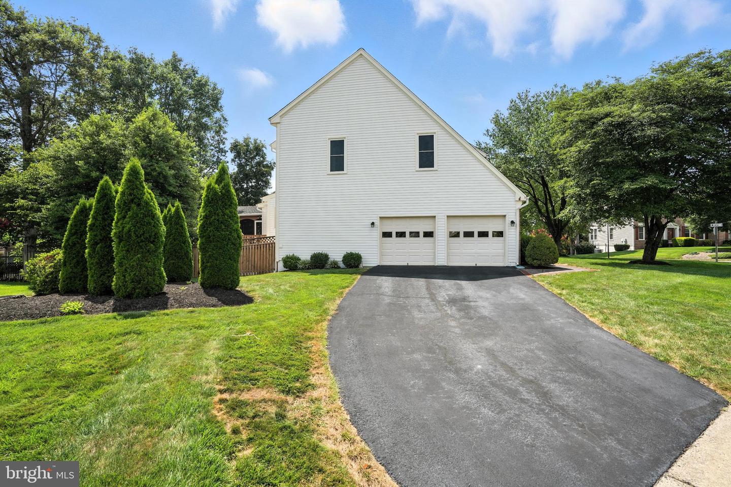 4914 EDGE ROCK DR, CHANTILLY, Virginia 20151, 4 Bedrooms Bedrooms, ,3 BathroomsBathrooms,Residential,For sale,4914 EDGE ROCK DR,VAFX2255094 MLS # VAFX2255094