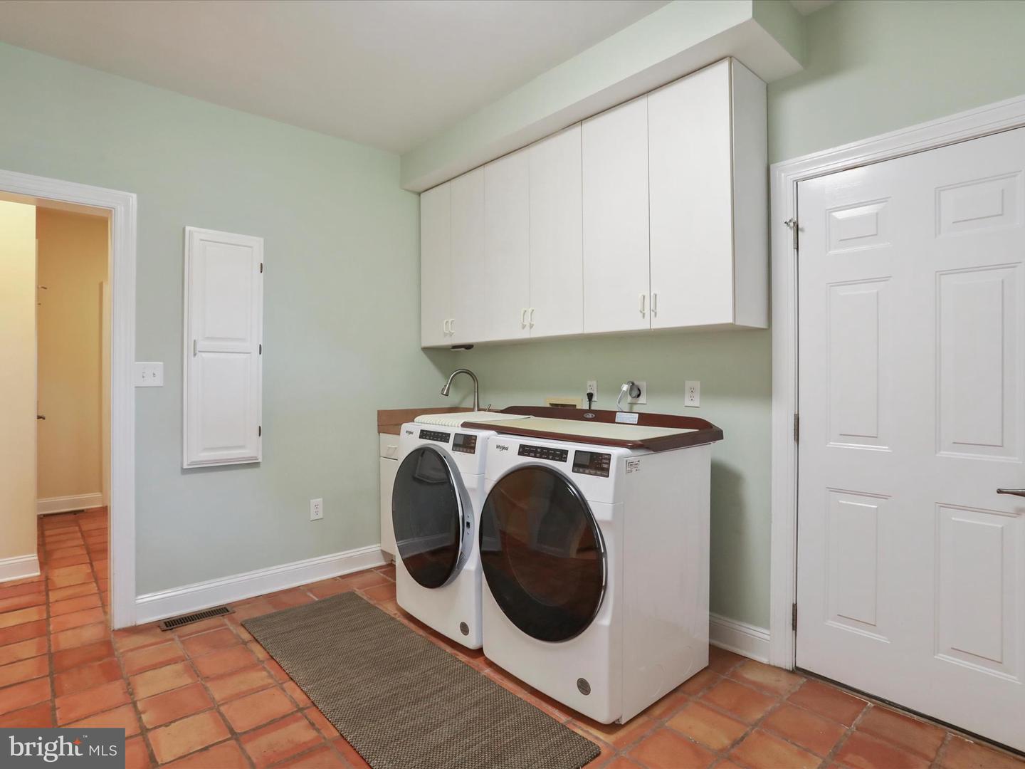 325 WINDSOR LN, WINCHESTER, Virginia 22602, 5 Bedrooms Bedrooms, ,4 BathroomsBathrooms,Residential,For sale,325 WINDSOR LN,VAFV2035416 MLS # VAFV2035416