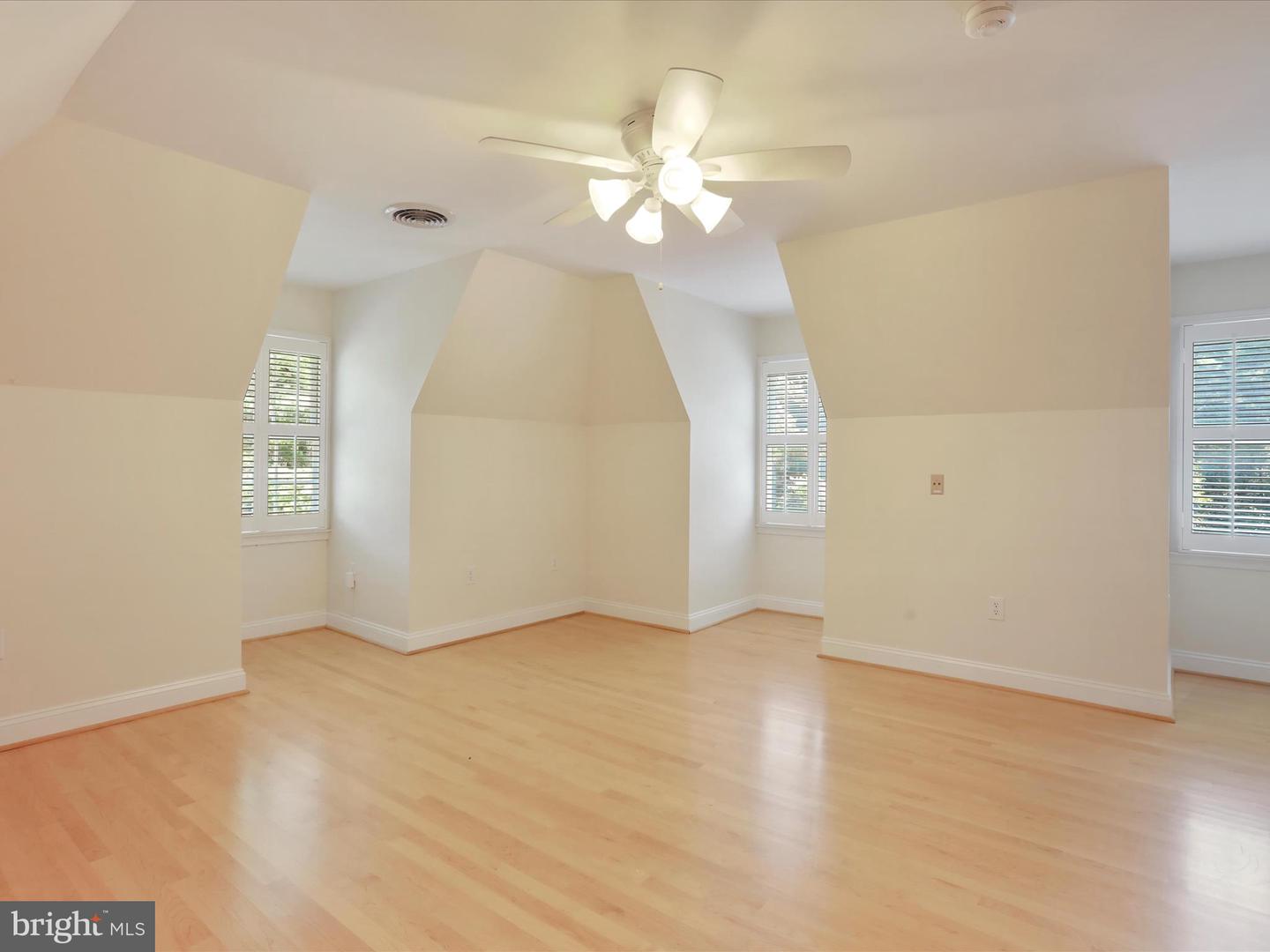 325 WINDSOR LN, WINCHESTER, Virginia 22602, 5 Bedrooms Bedrooms, ,4 BathroomsBathrooms,Residential,For sale,325 WINDSOR LN,VAFV2035416 MLS # VAFV2035416