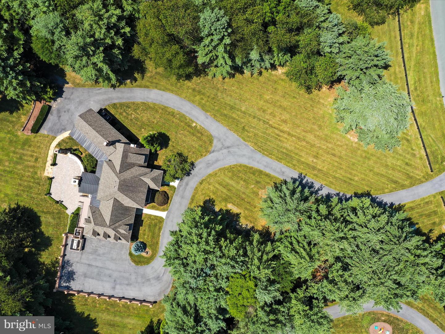 325 WINDSOR LN, WINCHESTER, Virginia 22602, 5 Bedrooms Bedrooms, ,4 BathroomsBathrooms,Residential,For sale,325 WINDSOR LN,VAFV2035416 MLS # VAFV2035416