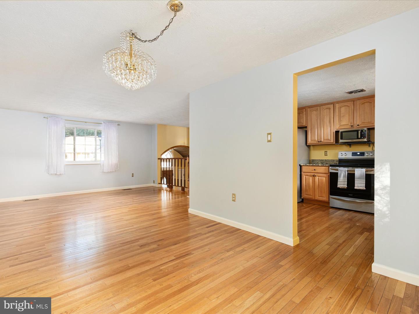 2804 PEPPERWOOD CT, VIENNA, Virginia 22181, 5 Bedrooms Bedrooms, ,3 BathroomsBathrooms,Residential,For sale,2804 PEPPERWOOD CT,VAFX2255738 MLS # VAFX2255738
