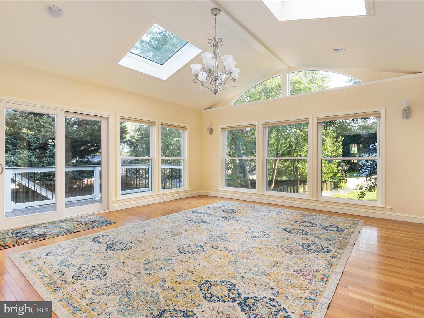 2804 PEPPERWOOD CT, VIENNA, Virginia 22181, 5 Bedrooms Bedrooms, ,3 BathroomsBathrooms,Residential,For sale,2804 PEPPERWOOD CT,VAFX2255738 MLS # VAFX2255738