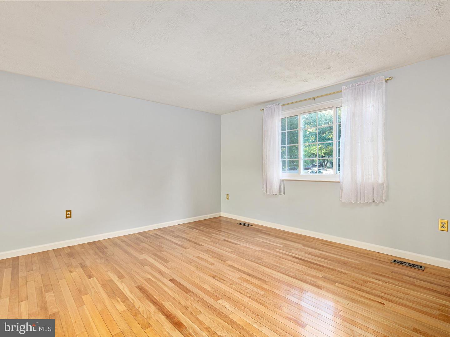 2804 PEPPERWOOD CT, VIENNA, Virginia 22181, 5 Bedrooms Bedrooms, ,3 BathroomsBathrooms,Residential,For sale,2804 PEPPERWOOD CT,VAFX2255738 MLS # VAFX2255738