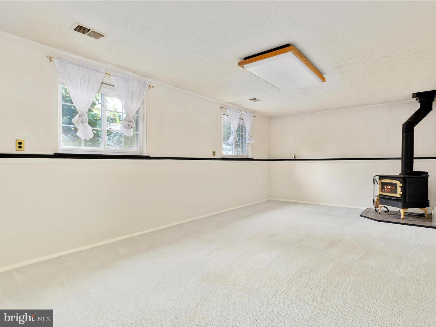 2804 PEPPERWOOD CT, VIENNA, Virginia 22181, 5 Bedrooms Bedrooms, ,3 BathroomsBathrooms,Residential,For sale,2804 PEPPERWOOD CT,VAFX2255738 MLS # VAFX2255738