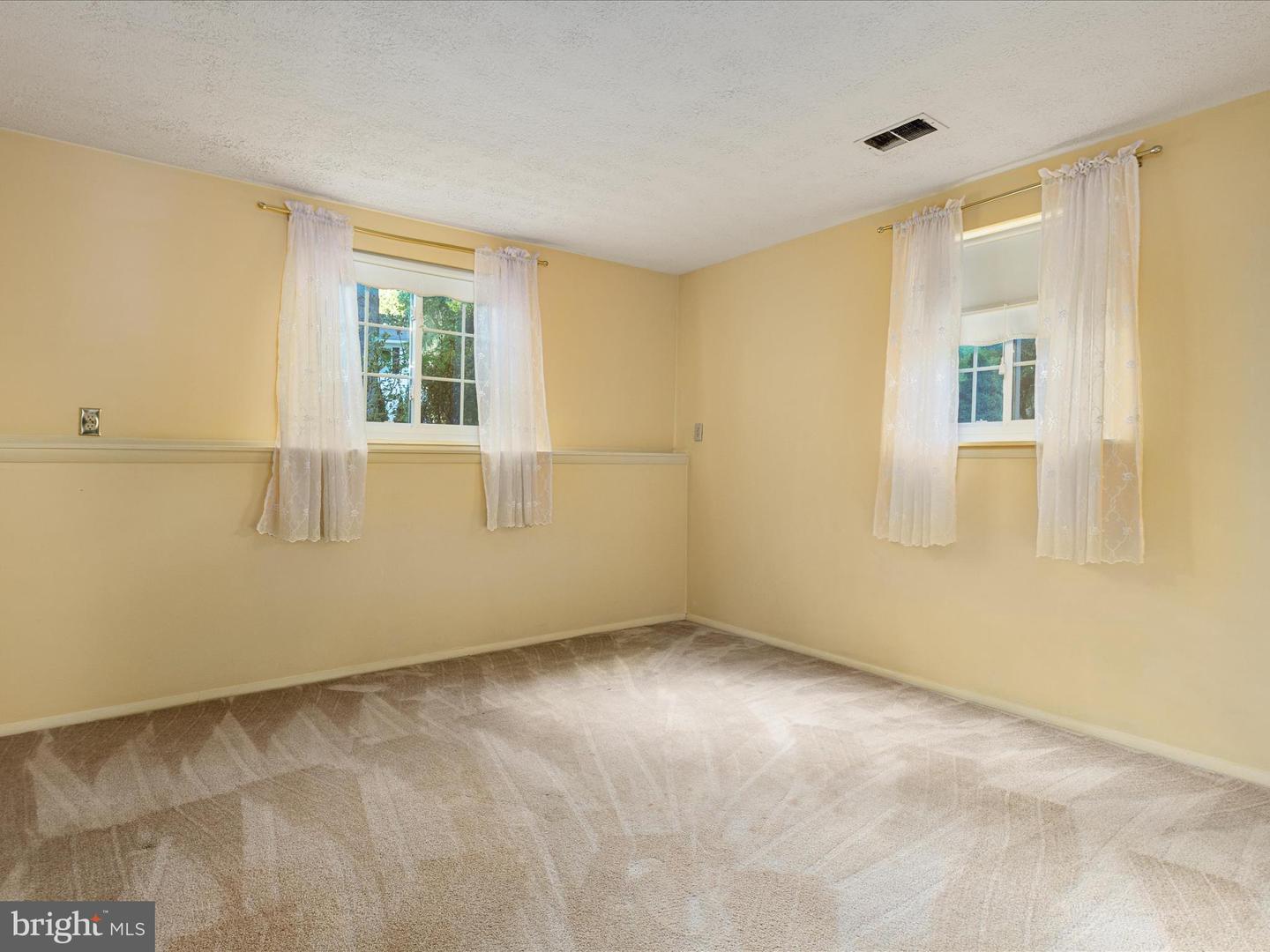 2804 PEPPERWOOD CT, VIENNA, Virginia 22181, 5 Bedrooms Bedrooms, ,3 BathroomsBathrooms,Residential,For sale,2804 PEPPERWOOD CT,VAFX2255738 MLS # VAFX2255738