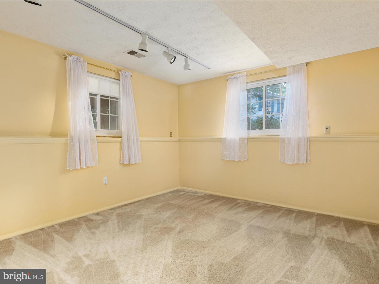 2804 PEPPERWOOD CT, VIENNA, Virginia 22181, 5 Bedrooms Bedrooms, ,3 BathroomsBathrooms,Residential,For sale,2804 PEPPERWOOD CT,VAFX2255738 MLS # VAFX2255738