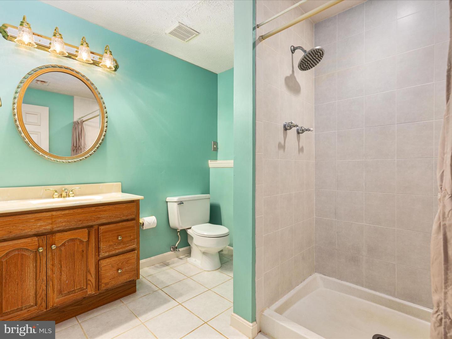 2804 PEPPERWOOD CT, VIENNA, Virginia 22181, 5 Bedrooms Bedrooms, ,3 BathroomsBathrooms,Residential,For sale,2804 PEPPERWOOD CT,VAFX2255738 MLS # VAFX2255738