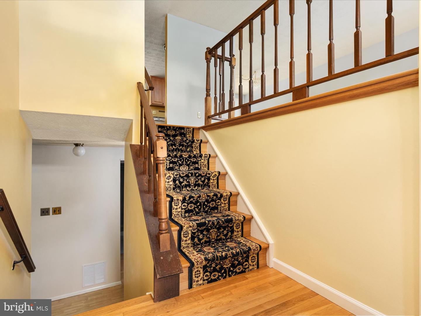 2804 PEPPERWOOD CT, VIENNA, Virginia 22181, 5 Bedrooms Bedrooms, ,3 BathroomsBathrooms,Residential,For sale,2804 PEPPERWOOD CT,VAFX2255738 MLS # VAFX2255738