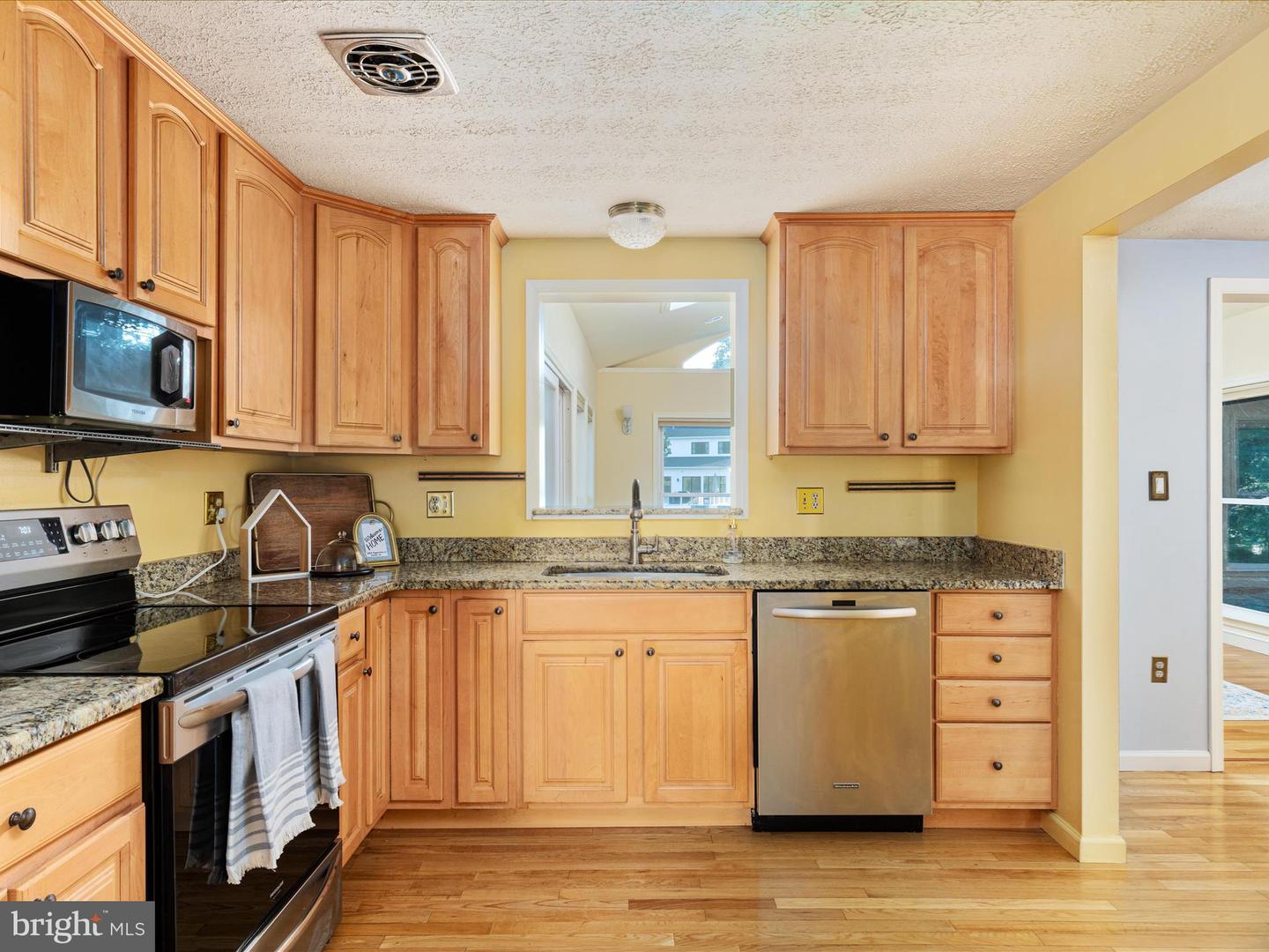 2804 PEPPERWOOD CT, VIENNA, Virginia 22181, 5 Bedrooms Bedrooms, ,3 BathroomsBathrooms,Residential,For sale,2804 PEPPERWOOD CT,VAFX2255738 MLS # VAFX2255738