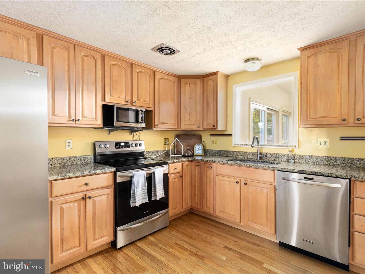 2804 PEPPERWOOD CT, VIENNA, Virginia 22181, 5 Bedrooms Bedrooms, ,3 BathroomsBathrooms,Residential,For sale,2804 PEPPERWOOD CT,VAFX2255738 MLS # VAFX2255738