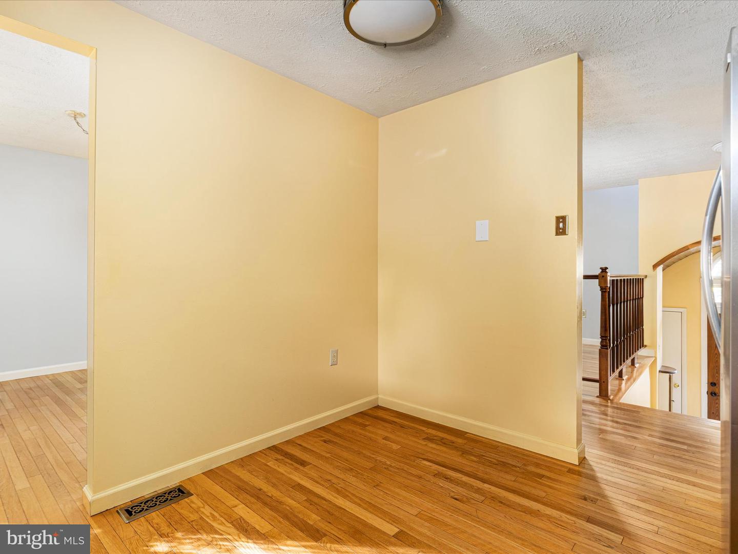 2804 PEPPERWOOD CT, VIENNA, Virginia 22181, 5 Bedrooms Bedrooms, ,3 BathroomsBathrooms,Residential,For sale,2804 PEPPERWOOD CT,VAFX2255738 MLS # VAFX2255738