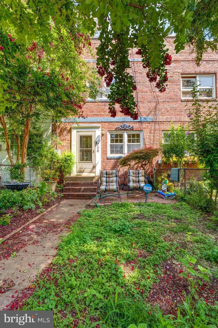 735 BERNARD ST, ALEXANDRIA, Virginia 22314, 2 Bedrooms Bedrooms, ,1 BathroomBathrooms,Residential,For sale,735 BERNARD ST,VAAX2047646 MLS # VAAX2047646
