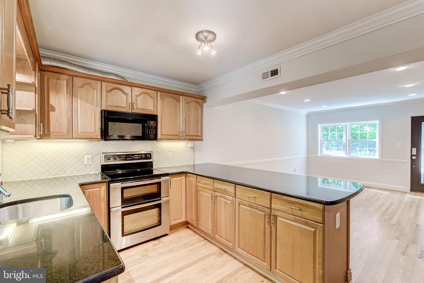 735 BERNARD ST, ALEXANDRIA, Virginia 22314, 2 Bedrooms Bedrooms, ,1 BathroomBathrooms,Residential,For sale,735 BERNARD ST,VAAX2047646 MLS # VAAX2047646