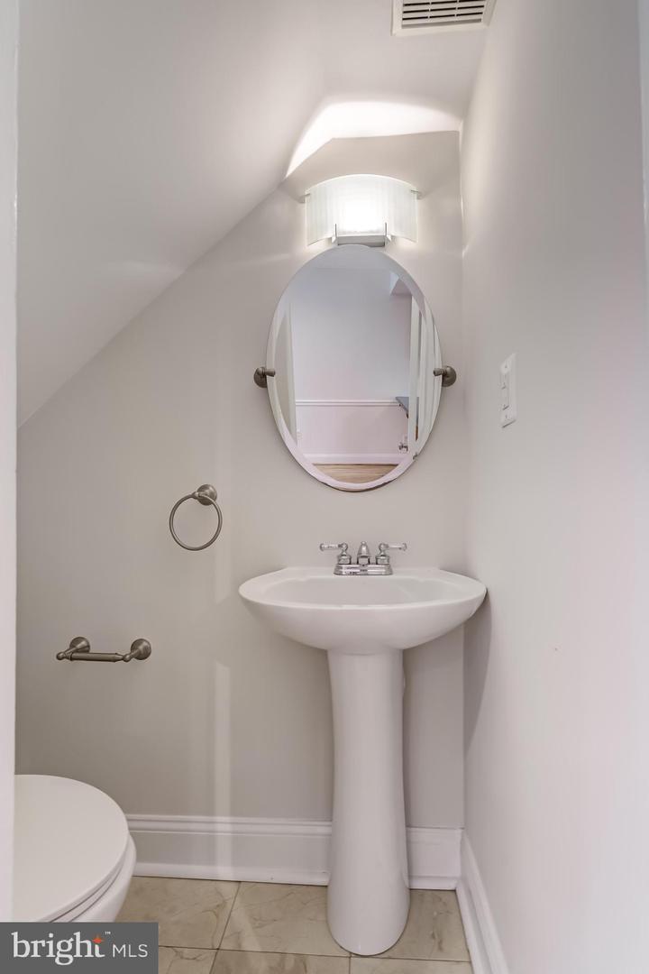 735 BERNARD ST, ALEXANDRIA, Virginia 22314, 2 Bedrooms Bedrooms, ,1 BathroomBathrooms,Residential,For sale,735 BERNARD ST,VAAX2047646 MLS # VAAX2047646