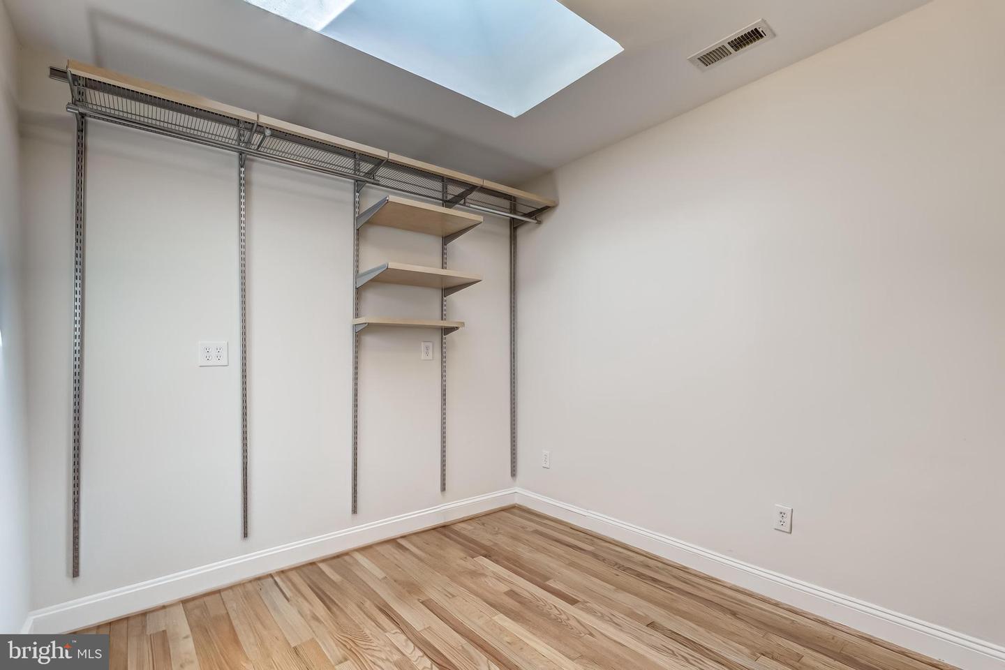 735 BERNARD ST, ALEXANDRIA, Virginia 22314, 2 Bedrooms Bedrooms, ,1 BathroomBathrooms,Residential,For sale,735 BERNARD ST,VAAX2047646 MLS # VAAX2047646