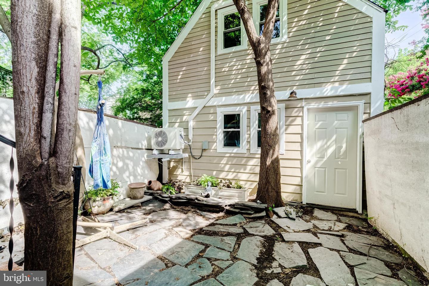 735 BERNARD ST, ALEXANDRIA, Virginia 22314, 2 Bedrooms Bedrooms, ,1 BathroomBathrooms,Residential,For sale,735 BERNARD ST,VAAX2047646 MLS # VAAX2047646