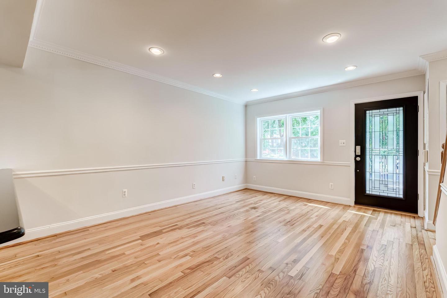 735 BERNARD ST, ALEXANDRIA, Virginia 22314, 2 Bedrooms Bedrooms, ,1 BathroomBathrooms,Residential,For sale,735 BERNARD ST,VAAX2047646 MLS # VAAX2047646