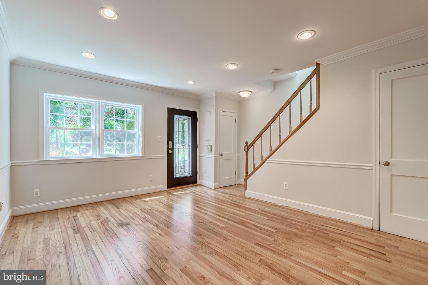 735 BERNARD ST, ALEXANDRIA, Virginia 22314, 2 Bedrooms Bedrooms, ,1 BathroomBathrooms,Residential,For sale,735 BERNARD ST,VAAX2047646 MLS # VAAX2047646