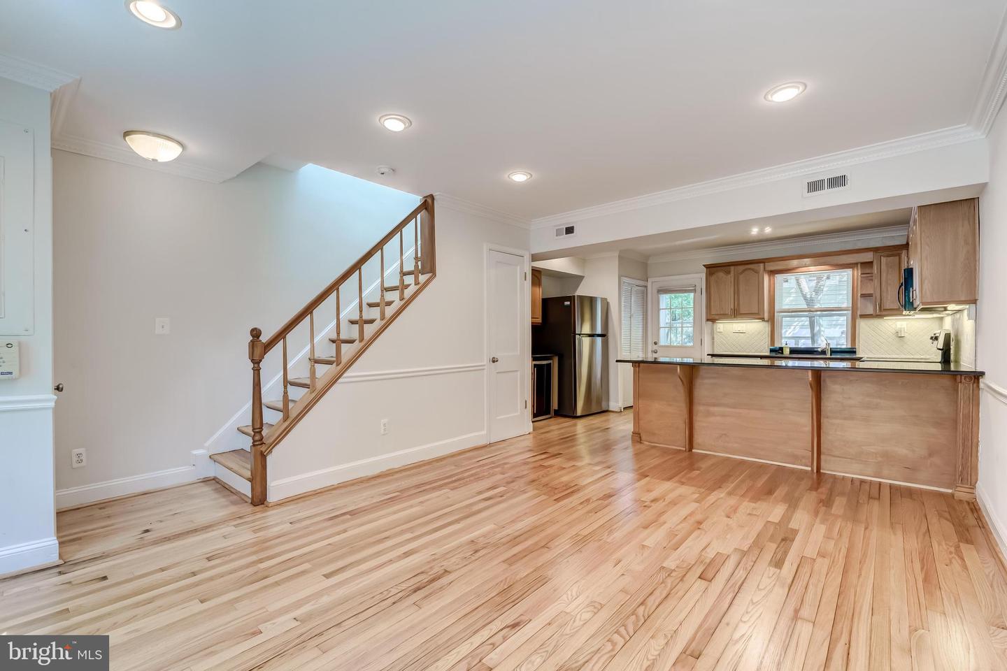 735 BERNARD ST, ALEXANDRIA, Virginia 22314, 2 Bedrooms Bedrooms, ,1 BathroomBathrooms,Residential,For sale,735 BERNARD ST,VAAX2047646 MLS # VAAX2047646