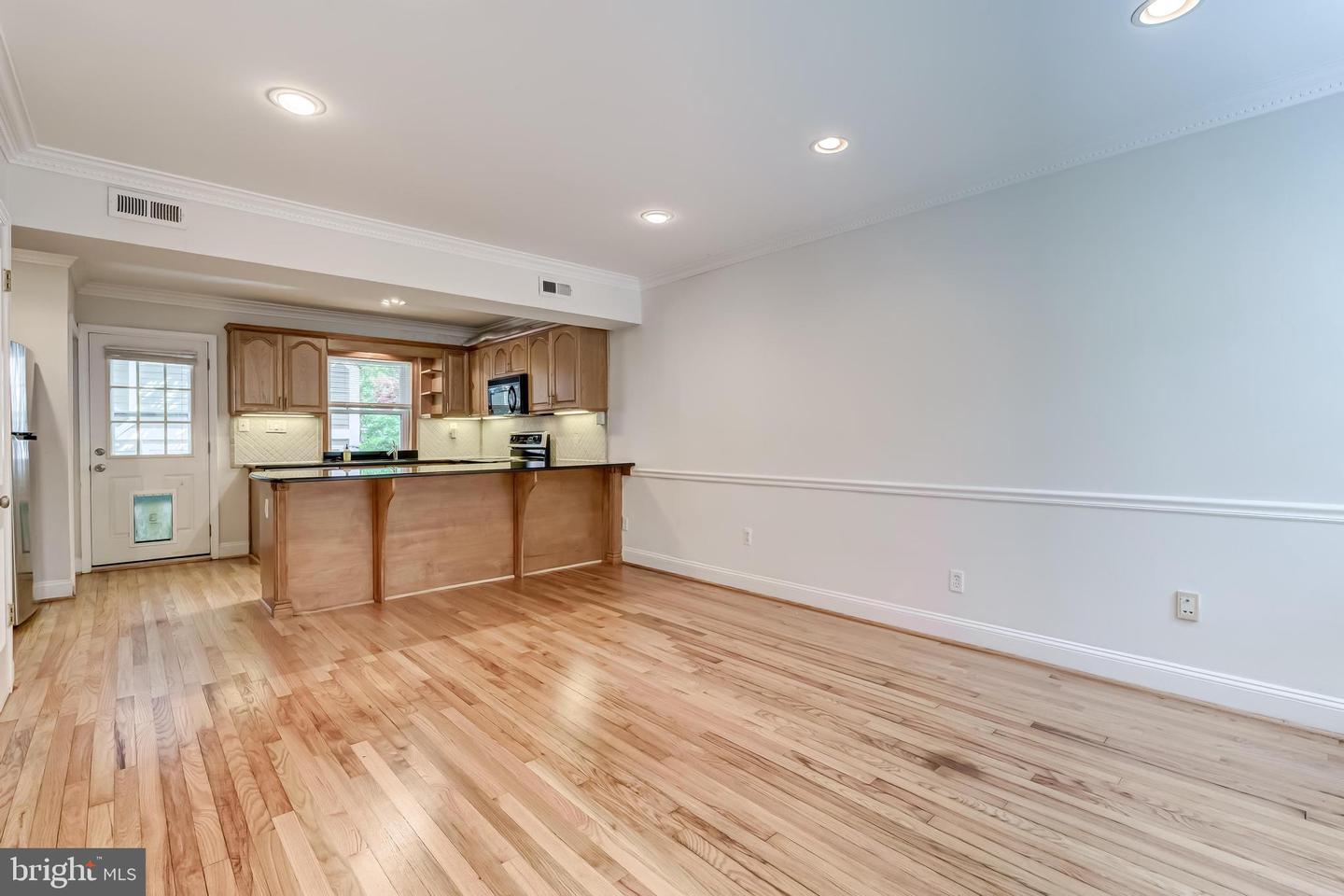735 BERNARD ST, ALEXANDRIA, Virginia 22314, 2 Bedrooms Bedrooms, ,1 BathroomBathrooms,Residential,For sale,735 BERNARD ST,VAAX2047646 MLS # VAAX2047646
