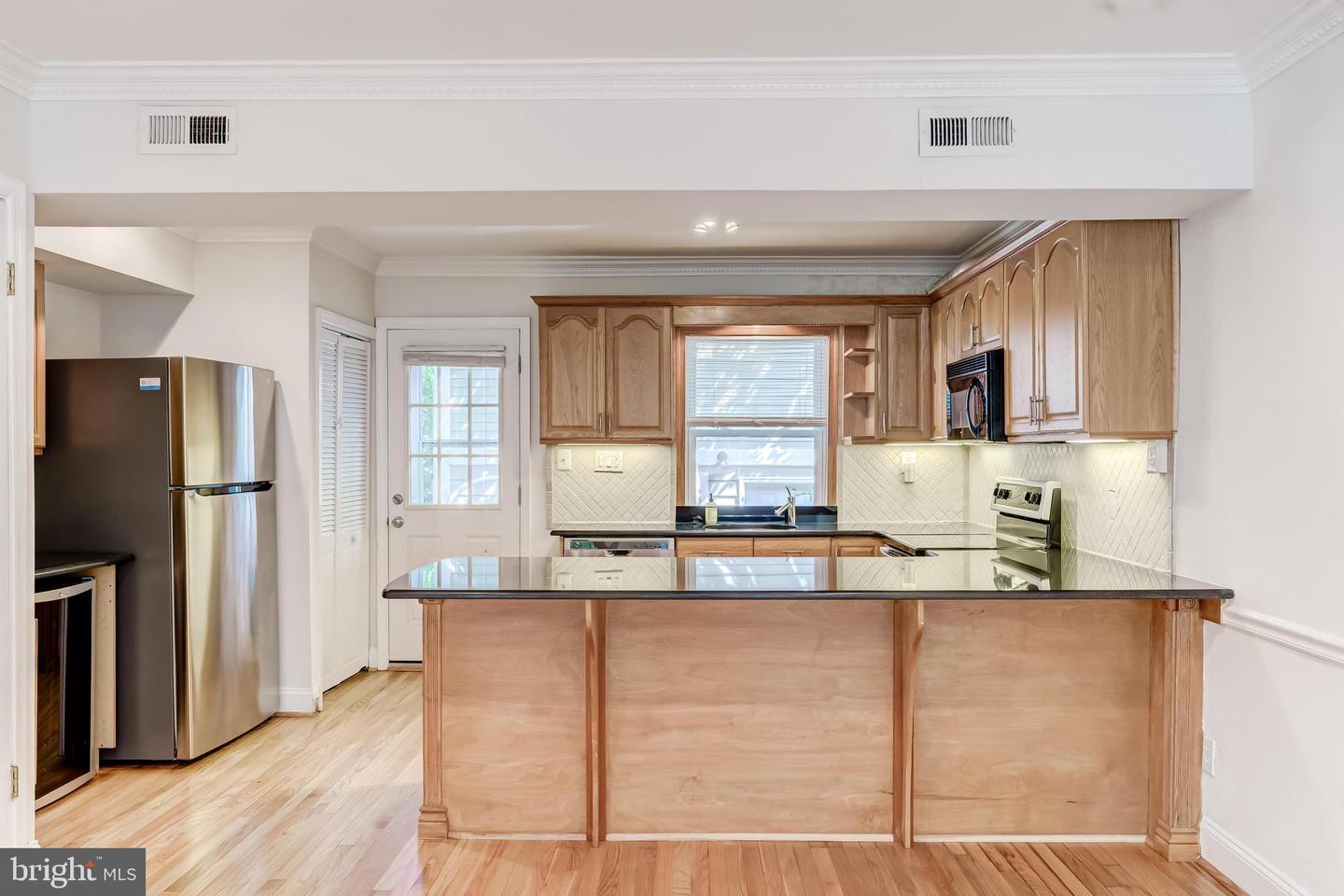 735 BERNARD ST, ALEXANDRIA, Virginia 22314, 2 Bedrooms Bedrooms, ,1 BathroomBathrooms,Residential,For sale,735 BERNARD ST,VAAX2047646 MLS # VAAX2047646