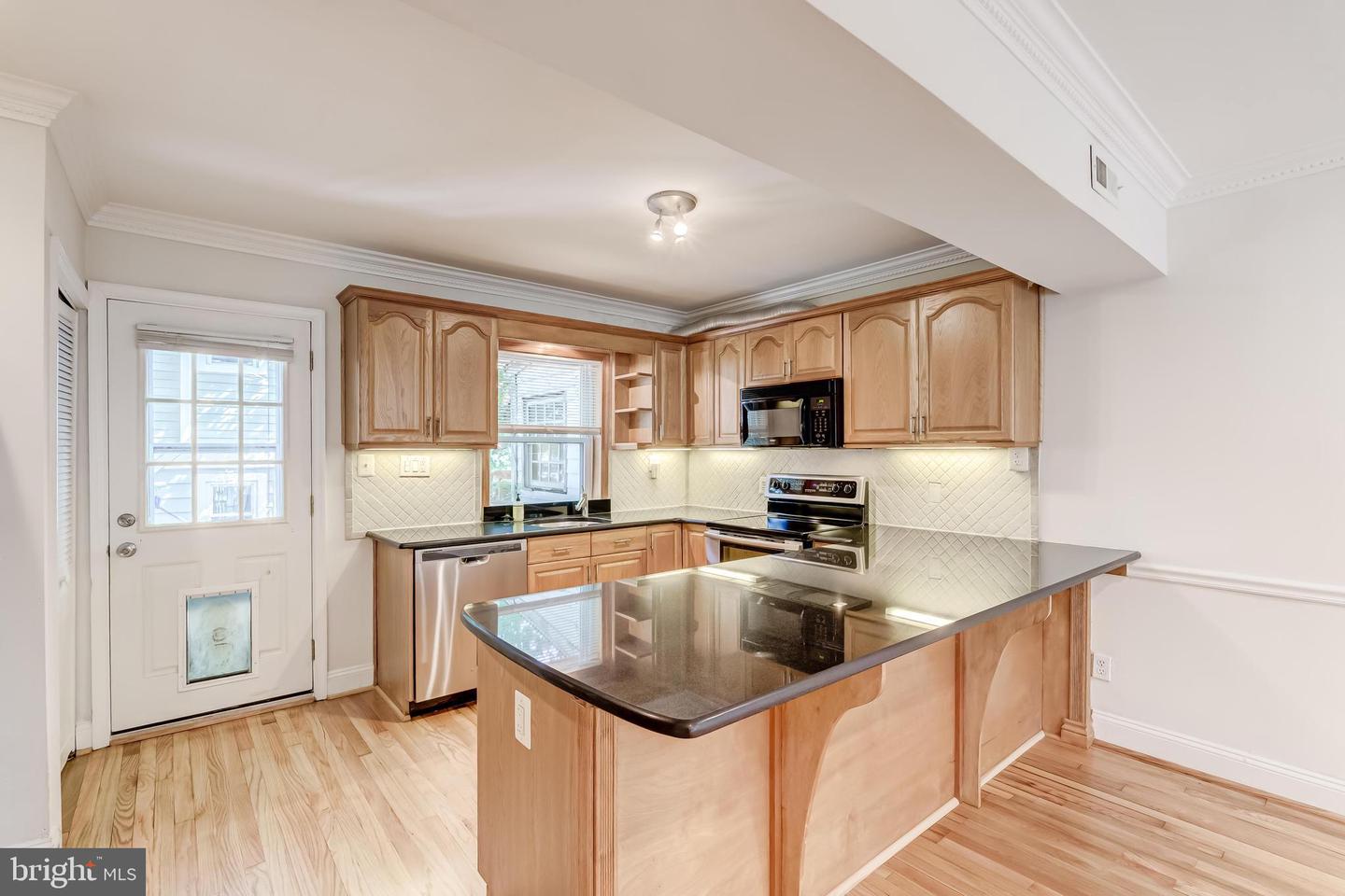 735 BERNARD ST, ALEXANDRIA, Virginia 22314, 2 Bedrooms Bedrooms, ,1 BathroomBathrooms,Residential,For sale,735 BERNARD ST,VAAX2047646 MLS # VAAX2047646