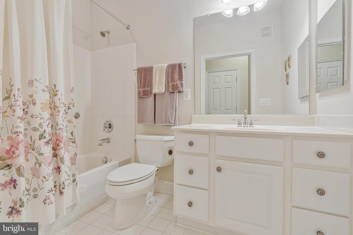 7065 HERITAGE HUNT DR #101, GAINESVILLE, Virginia 20155, 2 Bedrooms Bedrooms, ,2 BathroomsBathrooms,Residential,For sale,7065 HERITAGE HUNT DR #101,VAPW2099800 MLS # VAPW2099800